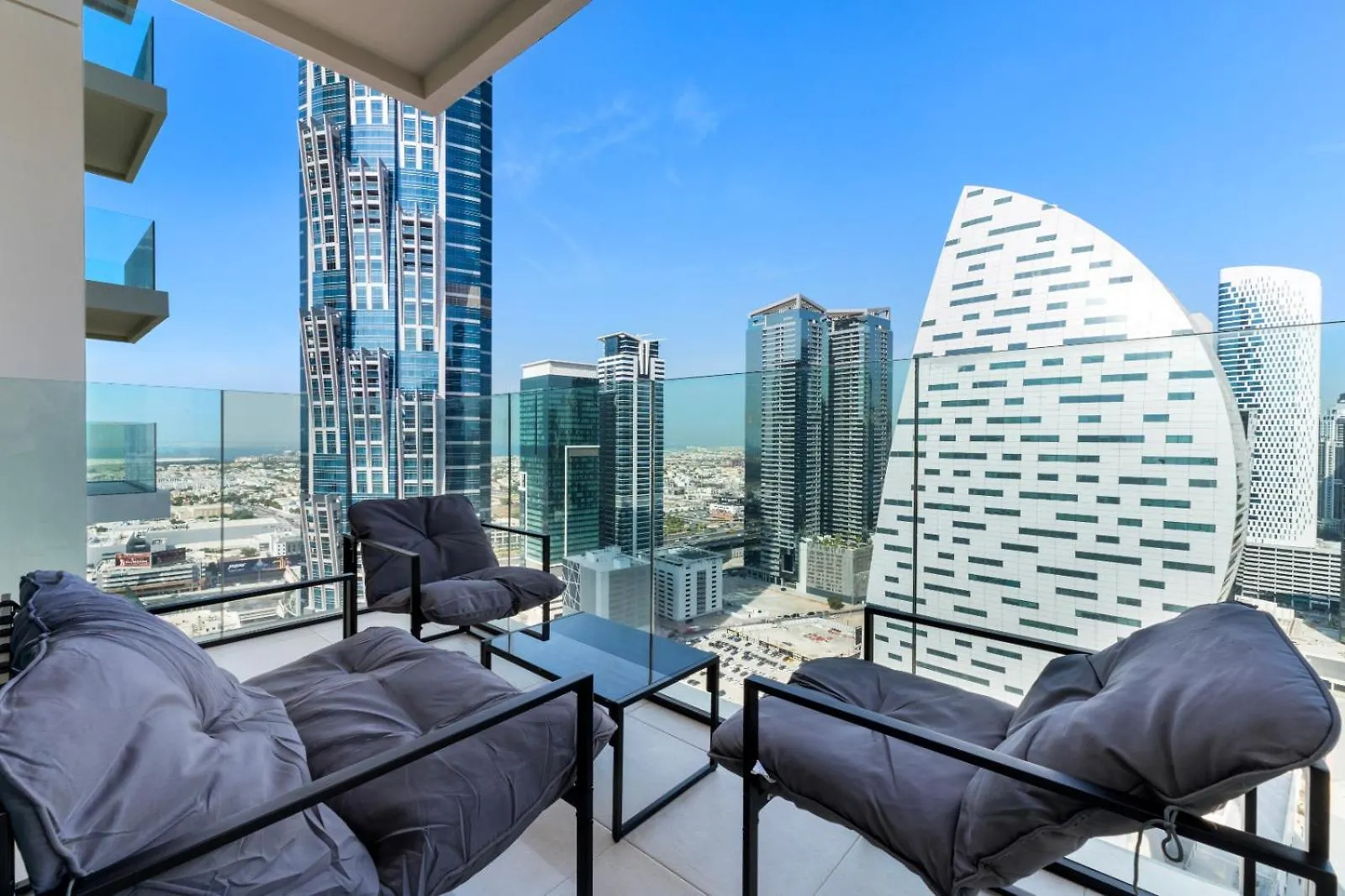 Exceptional 1Br 5 Mins Burj Khalifa With Gaming Room Dubai Apartment