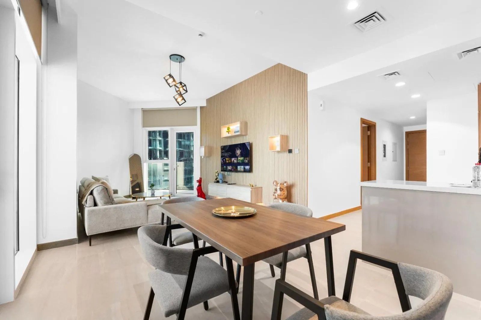 Exceptional 1Br 5 Mins Burj Khalifa With Gaming Room location